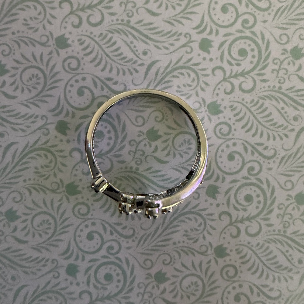 10K Gold Diamond Ring - Picture 4 of 5